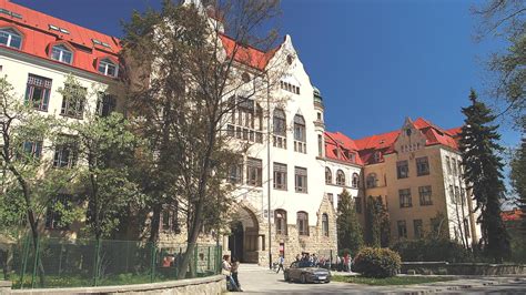 Budova Ekonomickej fakulty UMB v Banskej Bystrici