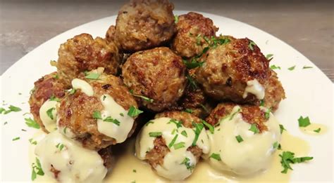 Švédske mäsové guľky s brusnicovým džemom