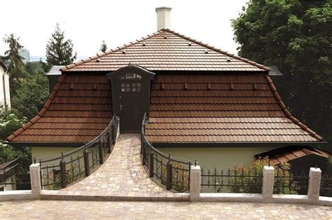 Ilustrácia strechy budovy s rôznymi zariadeniami