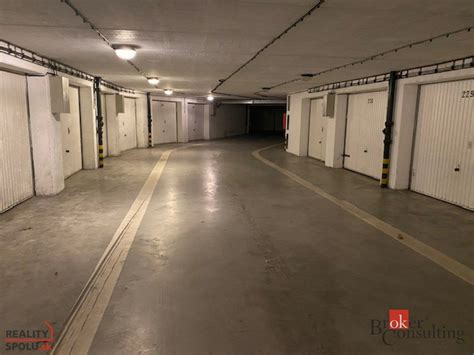 Garáž s elektrickou prípojkou