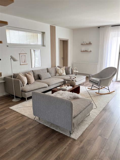 interiér vidieckneho domu s množstvom dekorácií