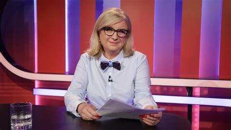 Elena Vacvalová na tlačovej konferencii
