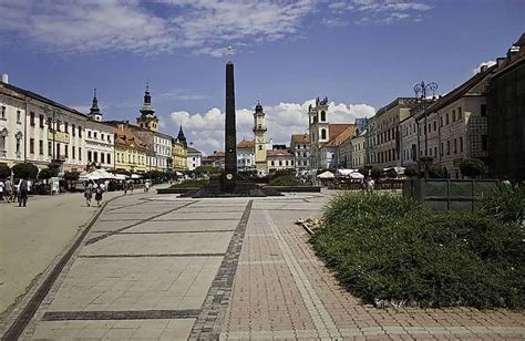 Panoráma Hviezdoslavovho námestia s historickými budovami