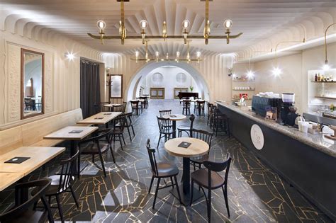 Interiér foyer s kaviarenskou časťou a výrazným dizajnom