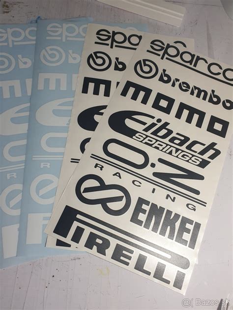 Ukážka plastových podhľadových panelov v rôznych farbách