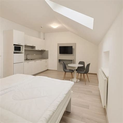 Moderná garsónka po rekonštrukcii s balkónom