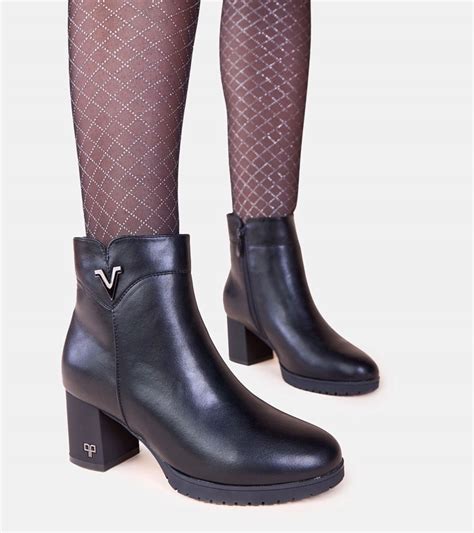 Detail technického gresu s matným povrchom a protišmykovou úpravou