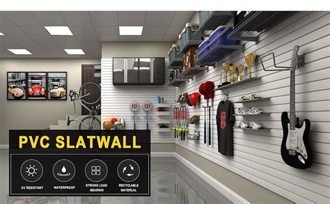 Ukážka steny garáže obloženej plastovými panelmi Slatwall