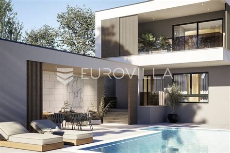 Exteriér luxusnej vily s parkovou úpravou