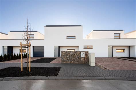 ilustračná fotografia radových domov v modernom prevedení