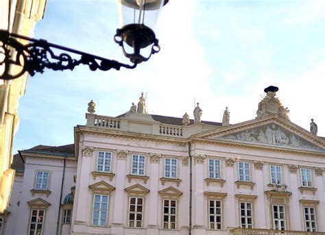 Detail sochárskej výzdoby Primaciálneho paláca