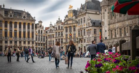 Moderné centrum Bruselu s ľuďmi