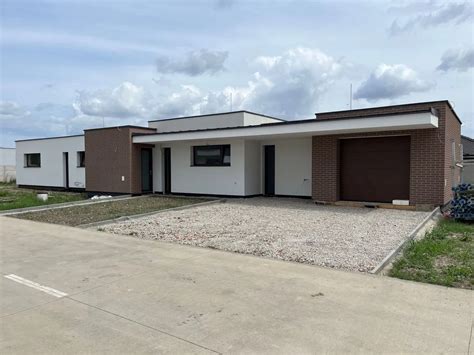 Moderný bungalov na úzkom pozemku