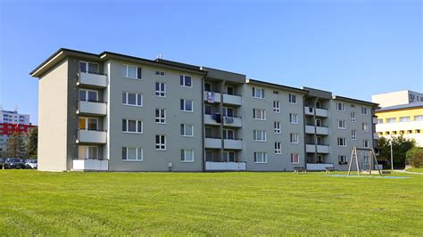 Typický panelový bytový dom v Dúbravke