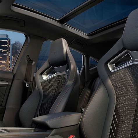 Interiér štadióna s novými sedadlami a osvetlením