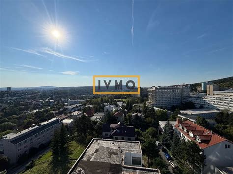 panoramatický výhľad na mesto z terasy apartmánu