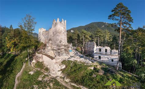 Výhľad z hradu Blatnica na Gaderskú dolinu