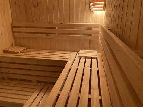 Interiér sauny s panoramatickým výhľadom v Zallinger Hut