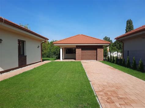 štruktúra rodinného domu s garážou