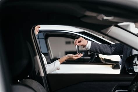 Ilustračná fotografia rôznych značiek automobilov na predaj