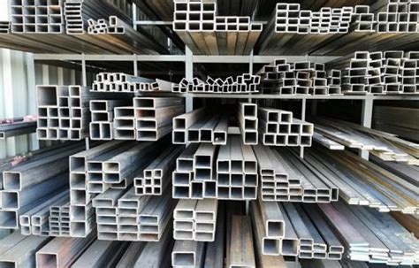 Ilustračná fotografia rôznych druhov železiarskeho tovaru