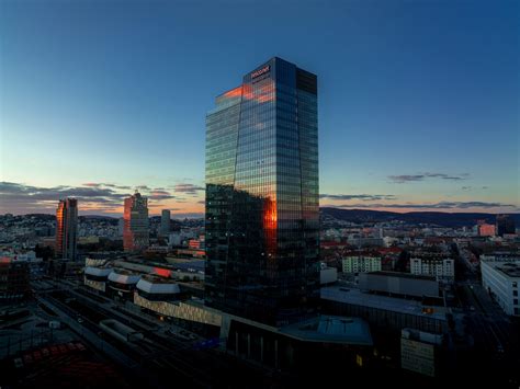 Vizualizácia modernej kancelárskej budovy Nivy Tower s výhľadom na Bratislavu