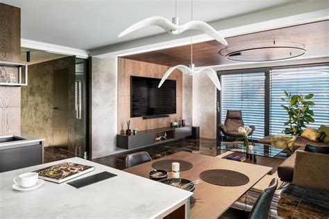 Interiér apartmánu s balkónom a výhľadom