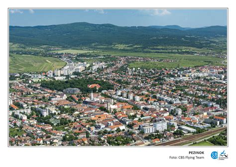 Mapa zobrazujúca Pezinok a blízke okolie s vyznačenými lokalitami.