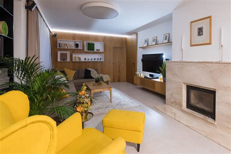 Interiér mobilného domu - obývacia izba s krbom