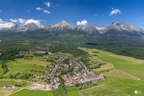 Obec Smižany s výhľadom na Vysoké Tatry