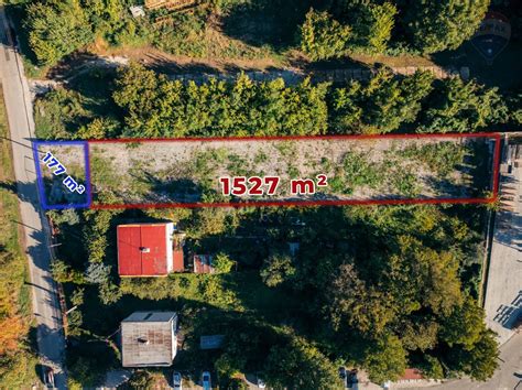 Infografika porovnávajúca kúpu a prenájom záhradného pozemku