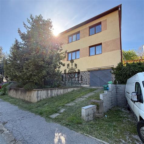 Dvojgeneračný rodinný dom s oddelenými vstupmi