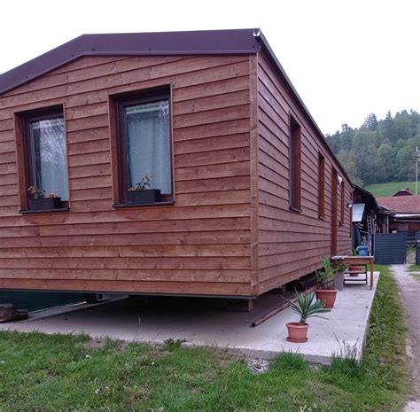 Mobilný domček v borovicovom háji