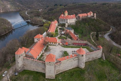 Hrad Veveří nad Brnianskou priehradou