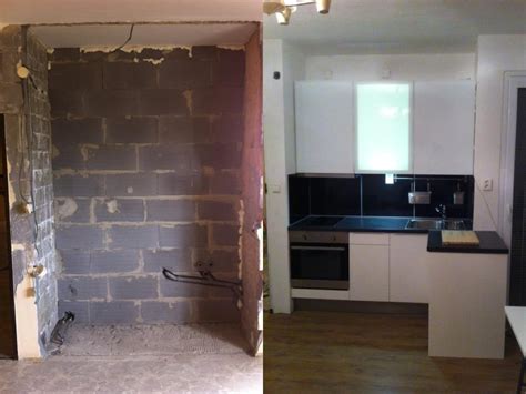 Ilustračná fotografia jednoducho zariadeného kuchynského kúta v apartmáne