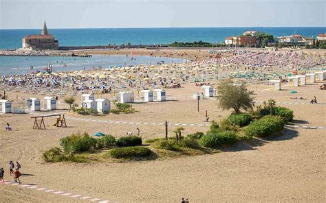 Fotografia piesočnatej pláže v Caorle