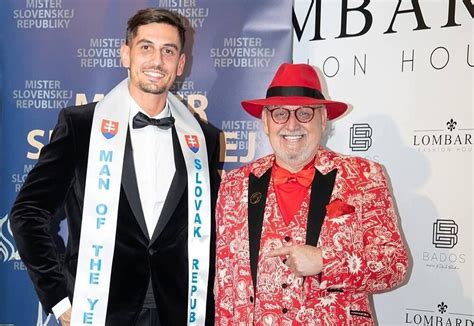 Peter Janiga v obleku na galavečeri