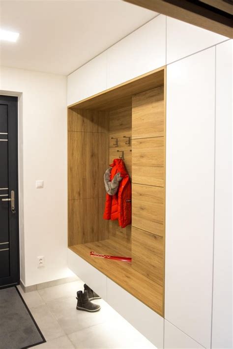 Moderný interiér s nábytkom na mieru