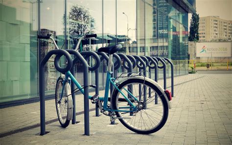 Veľké moderné parkovisko pre bicykle