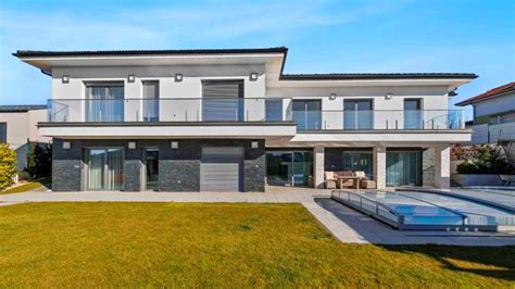 Luxusný rodinný dom s bazénom a relaxačnou zónou