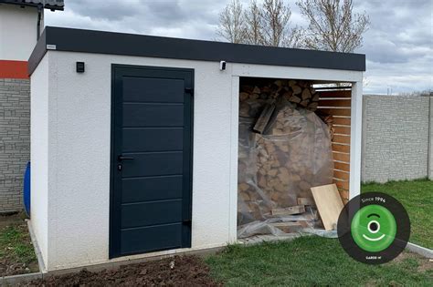 Záhradný domček v prírodnom prostredí