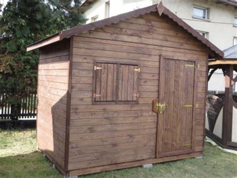 Ukážka rôznych materiálov na záhradné domčeky