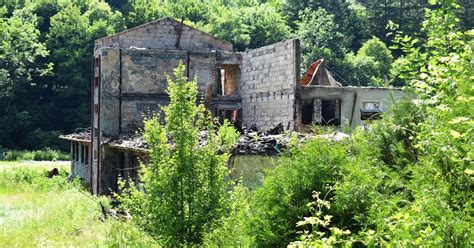 Ruina hotela Junior po požiari