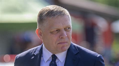 Symbolické prestrihnutie pásky pri slávnostnom otvorení