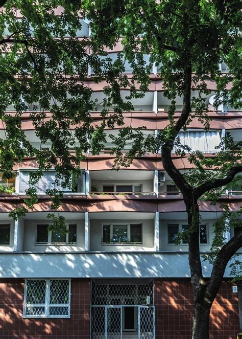 Panelový dom na nároží Moskovskej a Poľnej ulice v Bratislave