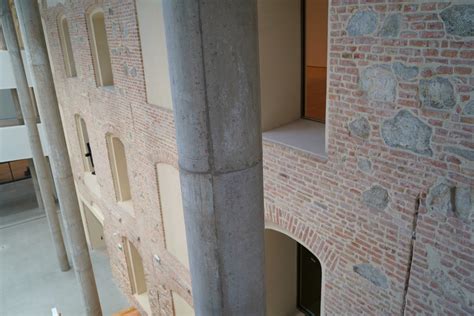 Terazzová podlaha s recyklovaným travertínom v SNG