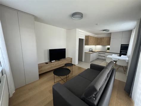 Ilustrácia zobrazujúca rôzne typy bytov na prenájom.