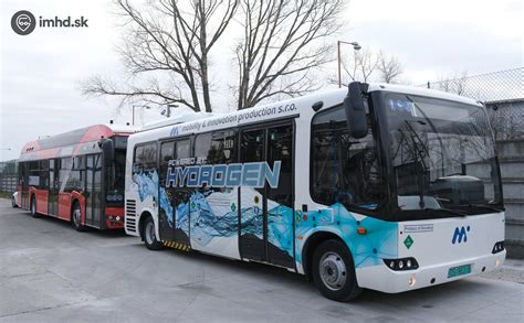 infografika zobrazujúca rôzne typy autobusov a ich kapacity