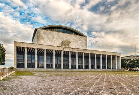 Ilustračná fotografia modernej architektúry v meste