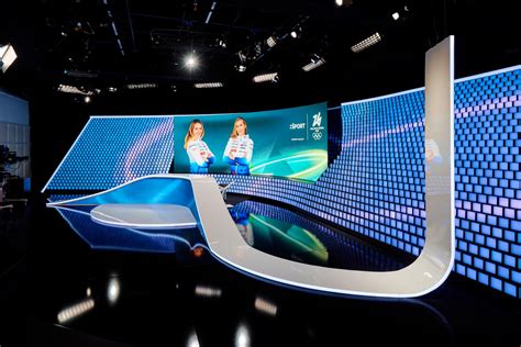 Interiér moderného televízneho štúdia s osvetľovacou technikou